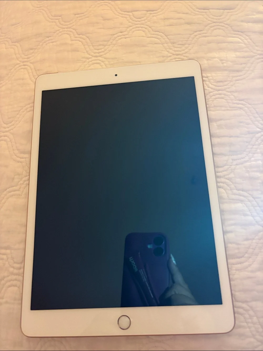 Apple iPad in 7th Gen Cellular White Front with Rose Gold Trim